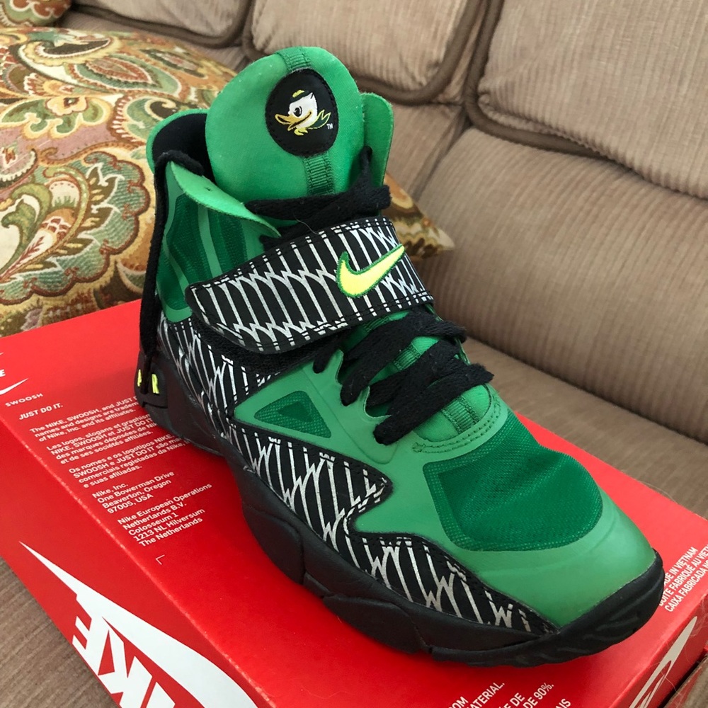 Oregon DUCKS Nike Air basketball shoes